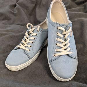 Women's Ecco Soft Blue Leather Sneaker. Size 7